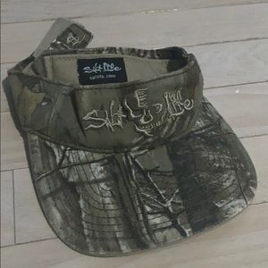 A camo saltlife visor